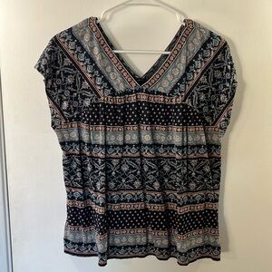 Lucky Brand V neck Top size Medium